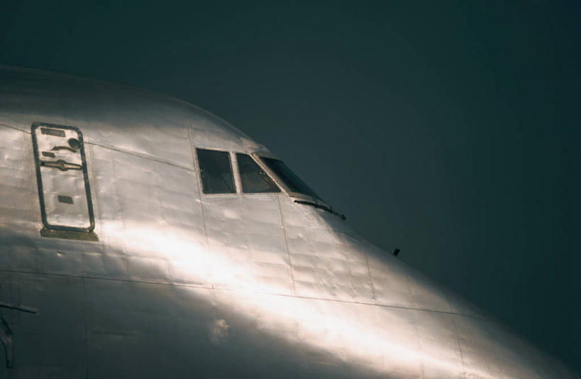 无人,横图,室外,夜晚,正面,旅游,度假,飞机,阴影,反光,光线,影子,灯光,交通,娱乐,航空,交通工具,享受,休闲,放松,运输,一架,巨大,载具,货机,彩图