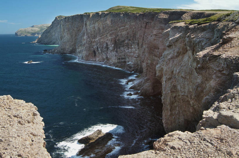 无人,公园,横图,俯视,室外,白天,旅游,度假,海浪,海洋,石头,美景,山,山脉,植物,加拿大,阴影,光线,石子,影子,景观,浪花,山峰,悬崖,云,云朵,山峦,云彩,娱乐,蓝色,绿色,白云,蓝天,天空,阳光,自然,海水,群山,天,享受,休闲,陡峭,景色,放松,生长,晴朗,成长,北美,北美洲,国家公园,汹涌,自然风光,美洲,海景,北亚美利加洲,亚美利加洲,绝壁,格罗斯莫讷国家公园,纽芬兰,笔陡,峻峭,澎湃,磅礴,大海,风浪,海,海水的波动,近岸浪,石块,岩石,涌浪,晴空,彩图,高角度拍摄,格罗摩恩国家公园,格罗莫讷国家公园,格罗斯莫恩国家公园,纽芬兰.拉布拉多,纽芬兰.拉布拉多省,纽芬兰岛