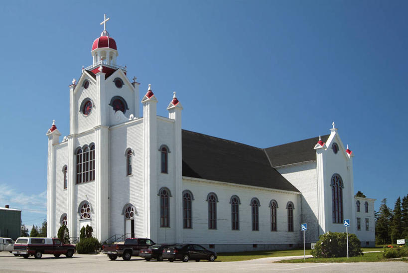 无人,教堂,横图,室外,白天,仰视,旅游,度假,植物,标志建筑,地标,建筑,加拿大,一座,阴影,节日,光线,影子,文化,娱乐,建设,蓝色,绿色,蓝天,天空,阳光,天,祈祷,享受,休闲,健康,旅游胜地,放松,许愿,宗教,信仰,生长,晴朗,成长,纪念,祈求,北美,北美洲,美洲,信念,万里无云,北亚美利加洲,亚美利加洲,纽芬兰,平安,晴空,晴空万里,彩图,低角度拍摄,大教堂,礼拜堂,纽芬兰.拉布拉多,纽芬兰.拉布拉多省,纽芬兰岛