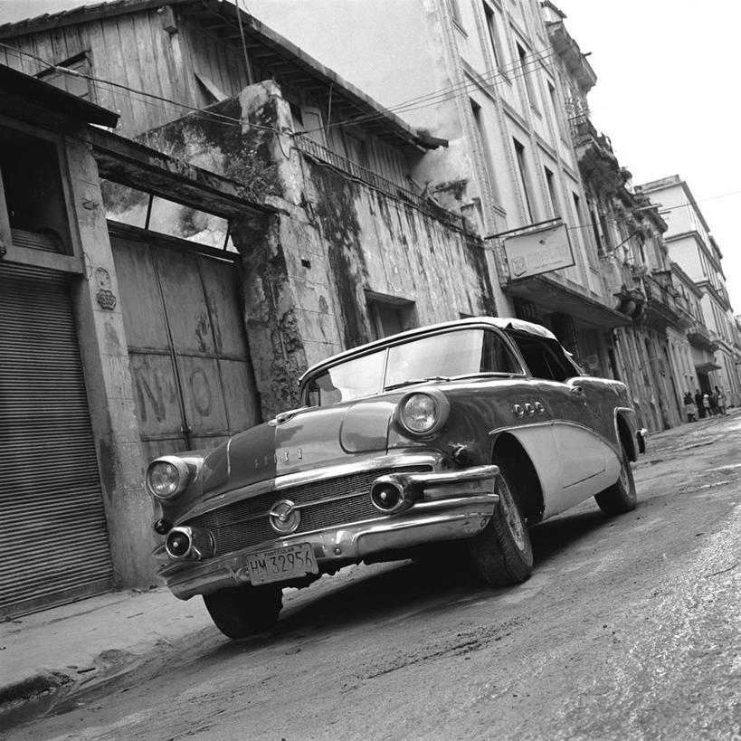 无人,家,方图,黑白,室外,白天,仰视,度假,美景,城市风光,城市,道路,路,公路,汽车,古董车,古巴,一辆,房屋,屋子,景观,交通,首都,娱乐,楼房,住宅,车,交通工具,享受,休闲,景色,放松,停放,北美,北美洲,载具,美洲,老爷车,哈瓦那,北亚美利加洲,亚美利加洲,古巴共和国,马路,低角度拍摄,房子,哈瓦那市,夏湾拿