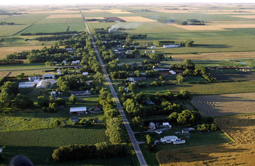 无人,家,农田,横图,俯视,航拍,室外,白天,旅游,度假,庄稼,农作物,草地,草坪,美景,植物,加拿大,阴影,光线,影子,房屋,屋子,景观,娱乐,楼房,住宅,草,树,树木,绿色,阳光,自然,享受,休闲,景色,放松,生长,成长,北美,北美洲,鸟瞰,自然风光,美洲,北亚美利加洲,亚美利加洲,马尼托巴,马尼托巴省,曼尼托巴省,彩图,高角度拍摄,耕地,庄稼田,房子,曼省,缅尼托巴省,缅省