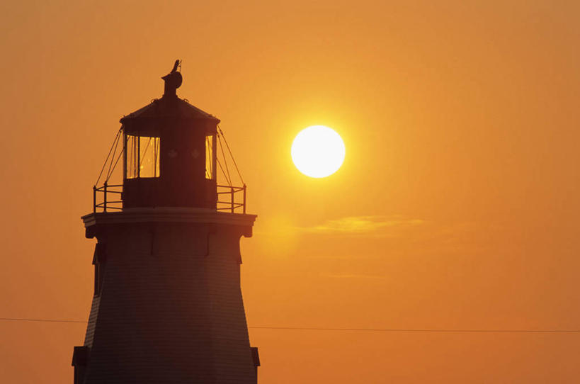 无人,横图,室外,白天,仰视,旅游,度假,美景,日落,太阳,道路,加拿大,阴影,光线,信息,影子,景观,晚霞,霞光,落日,灯塔,交通,背光,方向,娱乐,阳光,自然,黄昏,享受,休闲,景色,彩霞,放松,引导,指引,北美,北美洲,自然风光,美洲,逆光,北亚美利加洲,亚美利加洲,航标,爱德华王子岛,夕照,夕阳,彩图,低角度拍摄,金斯县,导航,斜阳