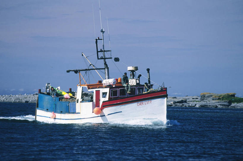 无人,横图,室外,白天,正面,旅游,度假,海浪,海洋,美景,轮船,船,加拿大,一艘,阴影,光线,影子,景观,浪花,娱乐,蓝色,蓝天,天空,阳光,自然,海水,交通工具,天,驾驶,行驶,享受,休闲,景色,放松,晴朗,操纵,控制,北美,北美洲,自然风光,载具,美洲,海景,操控,万里无云,北亚美利加洲,亚美利加洲,把持,纽芬兰,大海,风浪,海,海水的波动,近岸浪,涌浪,晴空,晴空万里,彩图,纽芬兰.拉布拉多,纽芬兰.拉布拉多省,纽芬兰岛