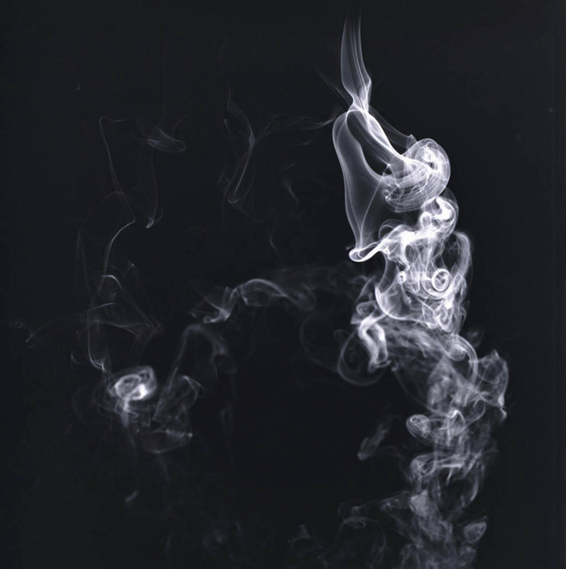 无人,竖图,黑白,室内,白天,正面,雾,阴影,黑色背景,围绕,光线,影子,烟雾,灯光,摄影,影棚,缭绕,旋绕,萦绕,升腾,回绕,影棚拍摄,拍摄