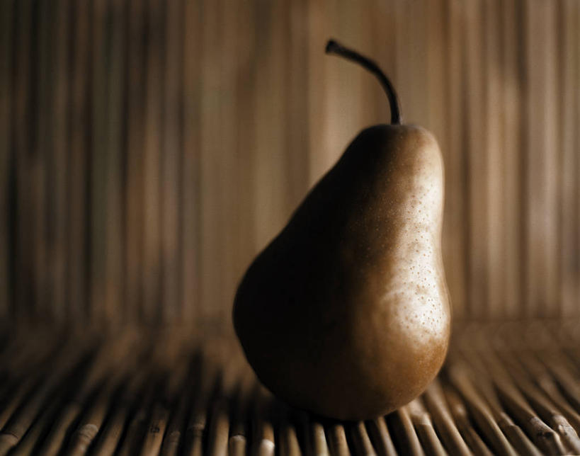 无人,横图,室内,特写,白天,正面,梨,水果,阴影,新鲜,光线,影子,生食,食品,果实,食物,一个,阳光,香梨,有机食品,绿色食品,单个,放置,搁置,安排,生梨,彩图