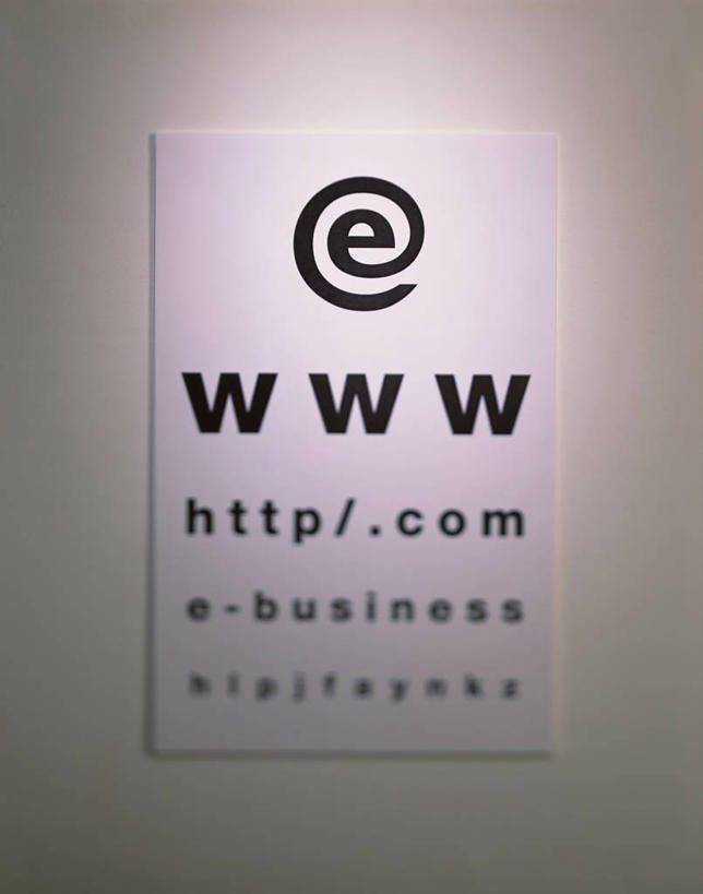 无人,竖图,室内,白天,正面,神秘,一排,阴影,整齐,并列,并排,光线,英文,标志,文字,影子,字符,字母,墙,灯光,标识,墙壁,墙面,排列,黑色,金融,经济,英文字母,严肃,庄重,队列,平行,流通,贸易,含蓄,沉静,中间色,电子商务,彩图