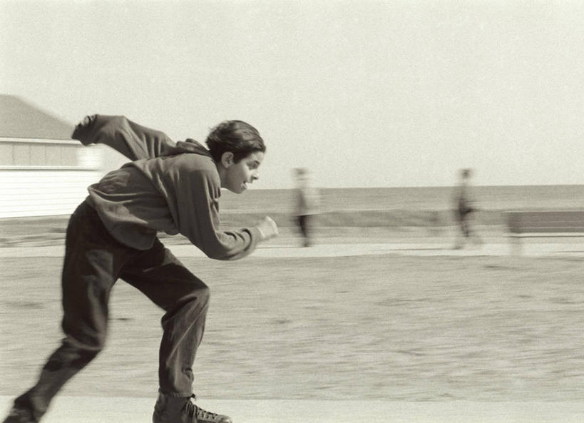 西方人,儿童,一个人,横图,室外,白天,侧面,锻炼,纯洁,运动,欧洲,加拿大,欧洲人,仅一个男性,仅一个人,一双,阴影,朦胧,模糊,光线,影子,云,云朵,云彩,一个,小孩,白云,天空,阳光,天,仅一个小孩,可爱,童年,童趣,北美,北美洲,美洲,冰鞋,滑行,童真,烂漫,无邪,溜冰场,北亚美利加洲,亚美利加洲,体育,天真,男孩,男人,男性,白种人,孩子,半身,彩图,健身,男生