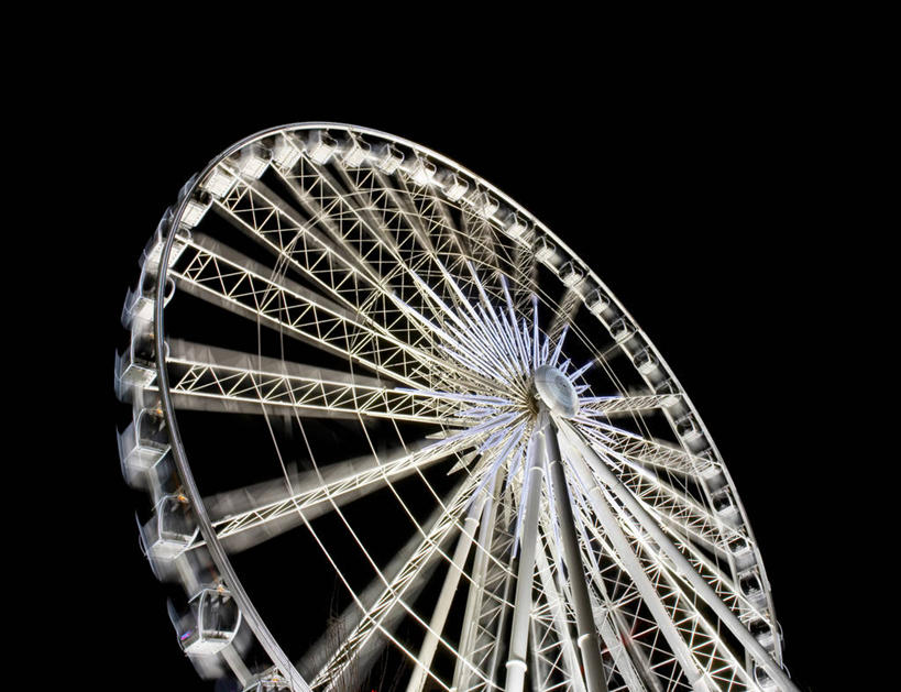 无人,游乐园,横图,室外,特写,夜晚,仰视,游戏,摆设,游乐场,形状,圆形,摩天轮,玩,娱乐,设备,黑色,天空,天,休闲,游乐设施,活动,发泄,消遣,智力,装备,费里斯大转轮,宣泄,乐园,形态,外形,游艺设施,设置,玩耍,嬉戏,彩图,低角度拍摄