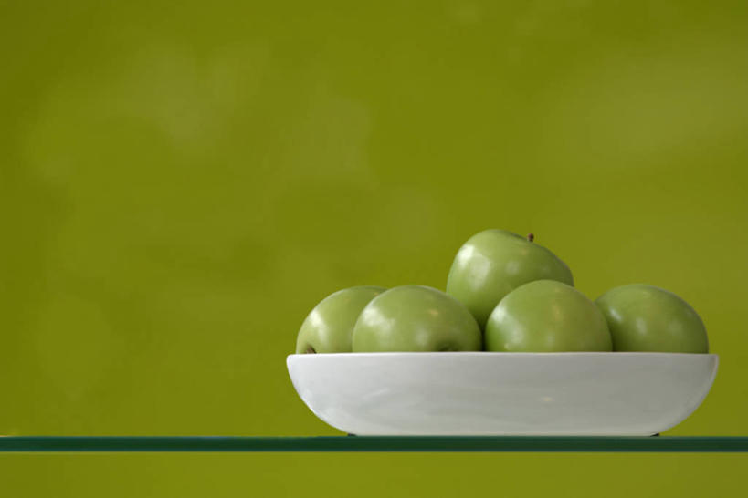 无人,横图,室内,特写,白天,正面,苹果,餐具,水果,一堆,阴影,堆叠,堆积,新鲜,光线,碟子,盘,影子,灯光,生食,食品,果实,食物,盘子,碟,健康,有机食品,绿色食品,堆,安康,康健,彩图