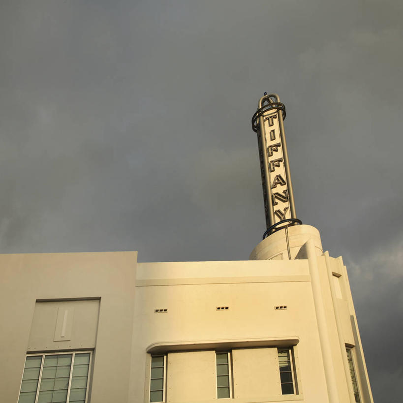 无人,方图,室外,白天,仰视,旅游,度假,窗户,标志建筑,地标,建筑,美国,阴影,光线,影子,墙,乌云,娱乐,建设,玻璃窗,墙壁,墙面,阳光,享受,休闲,旅游胜地,放松,北美,北美洲,美洲,佛罗里达,佛罗里达州,迈阿密,佛州,阳光州,迈阿密海滩,北亚美利加洲,亚美利加洲,棕榈海滩,彩图,低角度拍摄,棕榈滩