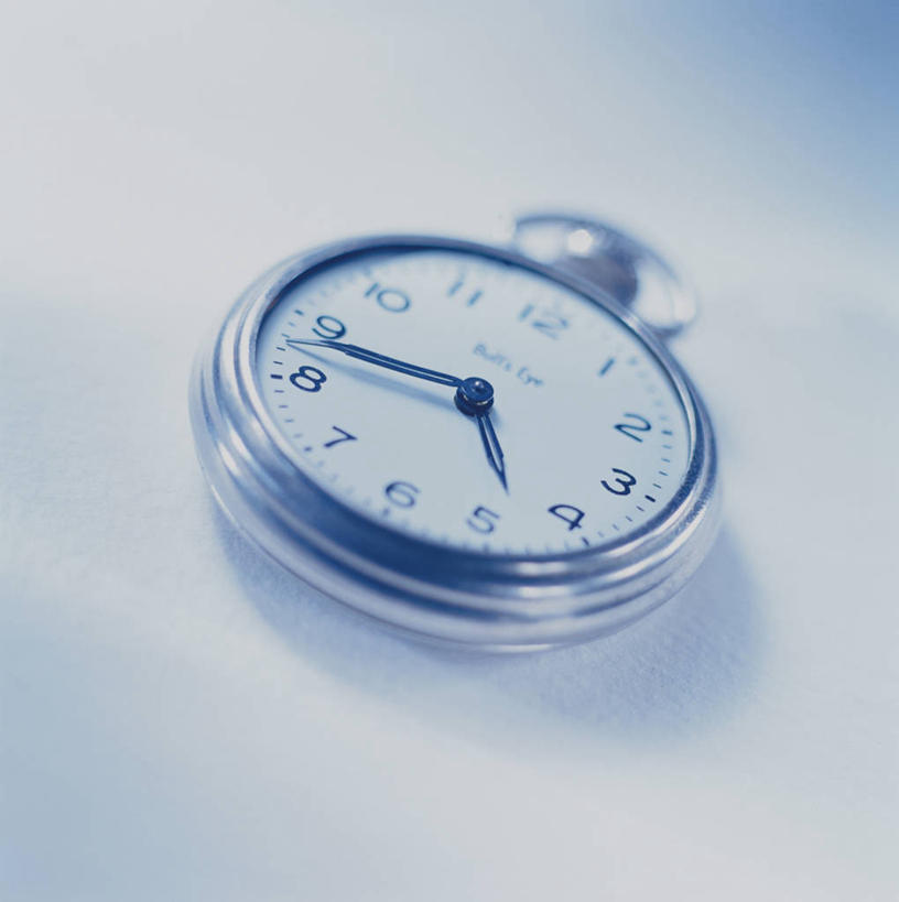 无人,竖图,俯视,室内,白天,白色背景,复古,桌面,阴影,时间,光线,时钟,影子,灯光,计时,怀表,一个,白色,钟表,表,摄影,影棚,挂表,钟,彩图,高角度拍摄,影棚拍摄,拍摄