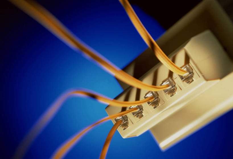 无人,横图,室内,特写,白天,正面,通讯,数据,阴影,透明,电力,传输,光线,网络,电缆,电线,线,影子,灯光,电能,联系,线路,输入设备,通讯设备,蓝色,联络,电,电源,电源线,网线,通信设备,水晶头,能量,输出设备,线缆,理智,沉静,冷色,高深,冷淡,接洽,彩图