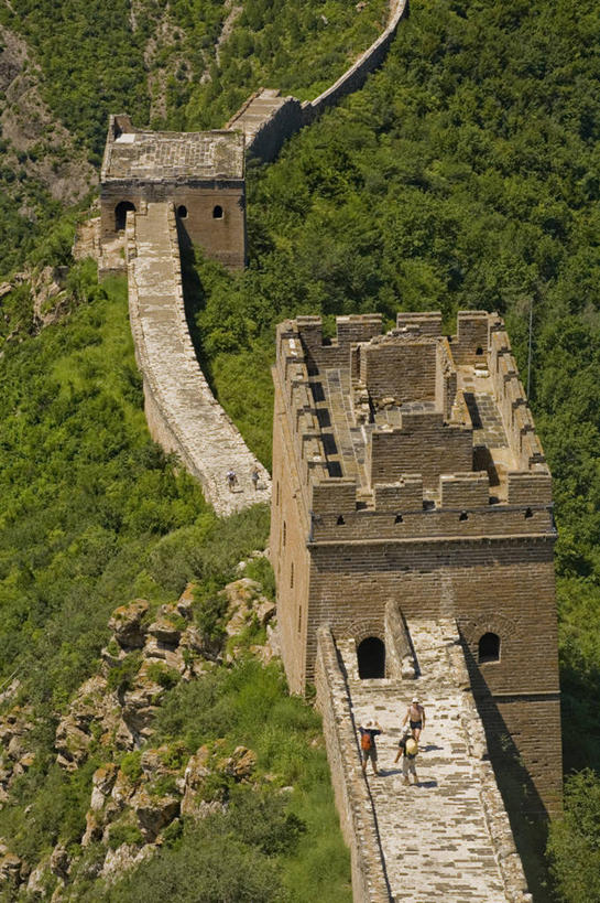 无人,竖图,俯视,航拍,室外,白天,旅游,度假,石头,美景,名胜古迹,山,山脉,植物,地标,北京,中国,亚洲,一堆,阴影,堆叠,堆积,新鲜,遗迹,光线,石子,影子,景观,山峰,山峦,首都,古迹,文化,文物,娱乐,古建筑,树,树木,绿色,阳光,自然,群山,享受,休闲,旅游胜地,景色,放松,生长,成长,青春,堆,生命,鸟瞰,文明,自然风光,和平,安详,古文明,东亚,世界文化遗产,中华人民共和国,北京市,京,北平,华北地区,密云县,冷色,长久,久长,悠长,悠久,古北口镇,司马台,司马台长城,司马台村,石块,岩石,彩图,高角度拍摄,标志性建筑