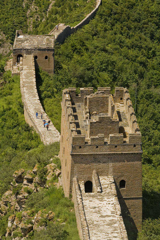 无人,竖图,俯视,航拍,室外,白天,旅游,度假,石头,美景,名胜古迹,山,山脉,植物,地标,北京,中国,亚洲,一堆,阴影,堆叠,堆积,新鲜,遗迹,光线,石子,影子,景观,山峰,山峦,首都,古迹,文化,文物,娱乐,古建筑,树,树木,绿色,阳光,自然,群山,享受,休闲,旅游胜地,景色,放松,生长,成长,青春,堆,生命,鸟瞰,文明,自然风光,和平,安详,古文明,东亚,世界文化遗产,中华人民共和国,北京市,京,北平,华北地区,密云县,冷色,长久,久长,悠长,悠久,古北口镇,司马台,司马台长城,司马台村,石块,岩石,彩图,高角度拍摄,标志性建筑
