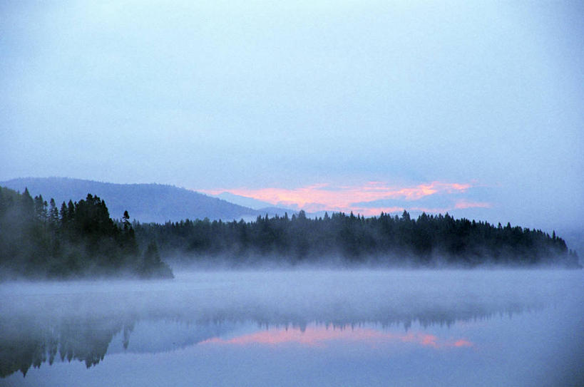 无人,横图,室外,白天,正面,旅游,度假,河流,石头,美景,日落,山,山脉,树林,水,植物,雾,加拿大,阴影,沸腾,朦胧,模糊,光线,蒸汽,石子,影子,河水,景观,山峰,水流,晚霞,霞光,云,云朵,落日,山峦,水蒸气,雾气,云彩,娱乐,树,树木,蓝色,绿色,白云,蓝天,天空,阳光,自然,黄昏,群山,天,享受,休闲,景色,彩霞,放松,生长,晴朗,成长,气体,北美,北美洲,自然风光,美洲,蒸发,北亚美利加洲,亚美利加洲,新不伦瑞克,新不伦瑞克省,夕照,巴瑟斯特,石块,岩石,晴空,夕阳,彩图,斜阳