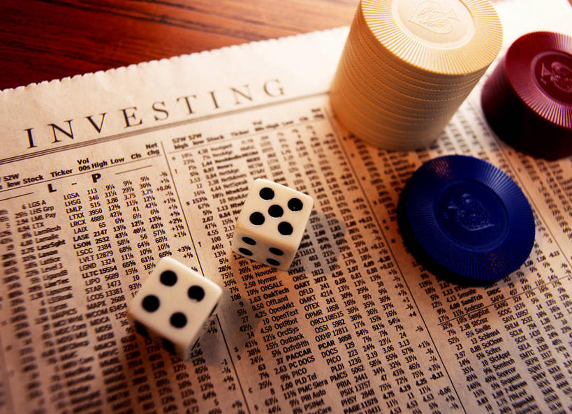 无人,横图,俯视,室内,特写,白天,游戏,赌博,贪欲,竞争,桌面,静物,玩具,一堆,许多,阴影,堆叠,堆积,光线,标志,骰子,文字,影子,字符,字母,棕色,玩,娱乐,标识,刺激,两个,黄色,红色,蓝色,休闲,解说,筹码,说明,活动,堆,发泄,消遣,智力,赌具,色子,投机,侥幸,欲望,投子,宣泄,阐明,申明,注解,注明,玩耍,嬉戏,彩图,高角度拍摄,胜负,输赢