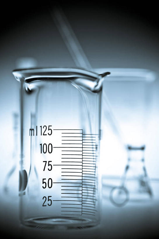 无人,竖图,室内,特写,白天,正面,实验,仪器,静物,杯子,阴影,朦胧,模糊,研究,透明,分析,光线,化学,测试,标志,量筒,烧杯,数字,文字,影子,字符,刻度,灯光,标识,玻璃制品,玻璃棒,玻璃瓶,瓶子,器皿,摄影,阿拉伯数字,影棚,计量,玻璃仪器,试验耗材,实验用品,玻璃杯,彩图,影棚拍摄,拍摄