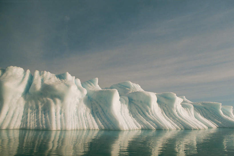 无人,横图,室外,白天,正面,旅游,度假,冰山,海浪,海洋,美景,山,加拿大,阴影,光线,影子,冰,景观,浪花,山峰,云,云朵,山峦,云彩,娱乐,冰川,蓝色,白云,倒影,蓝天,天空,阳光,自然,海水,天,享受,休闲,景色,放松,寒冷,晴朗,冰冷,倒映,北美,北美洲,自然风光,美洲,冰河,海景,北亚美利加洲,亚美利加洲,严寒,冰凉,酷寒,凛冽,凛凛,极冷,巴芬岛,反照,大海,风浪,海,海水的波动,近岸浪,涌浪,晴空,彩图