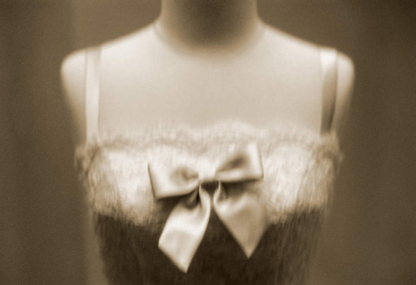 无人,横图,室内,特写,白天,正面,婚纱,静物,朦胧,模糊,人造模特,摄影,影棚,道具,服装模特,模特道具,时装道具,展示道具,服装模特道具,陈列道具,彩图,影棚拍摄,婚礼服,礼服,拍摄