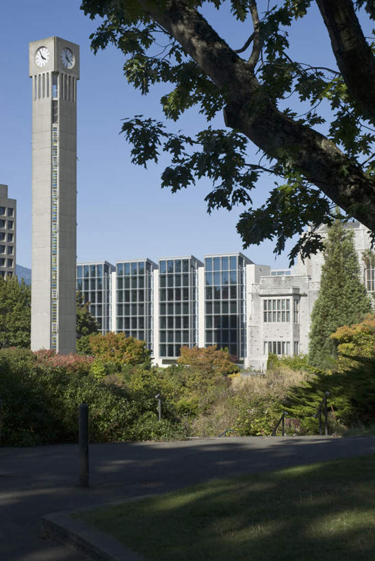 无人,学校,教学楼,竖图,室外,白天,正面,旅游,度假,植物,标志建筑,地标,建筑,加拿大,娱乐,建设,校园,钟塔,树,树木,绿色,自然,享受,休闲,教室,旅游胜地,放松,生长,成长,北美,北美洲,美洲,北亚美利加洲,亚美利加洲,卑诗省,不列颠哥伦比亚,不列颠哥伦比亚省,温哥华,彩图,教学大楼