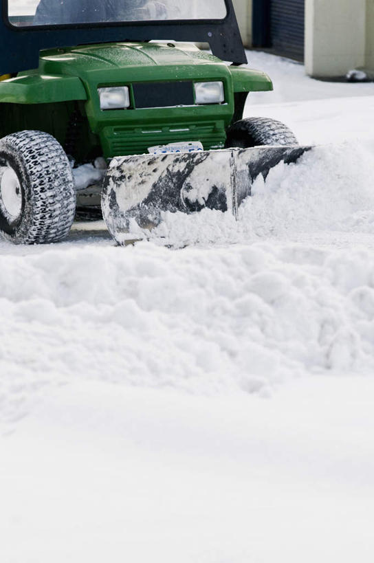 无人,竖图,俯视,室外,白天,旅游,度假,美景,雪,大雪,汽车,加拿大,一辆,阴影,光线,影子,积雪,景观,雪景,冬季,冬天,娱乐,车,阳光,自然,交通工具,驾驶,行驶,享受,休闲,景色,放松,寒冷,操纵,控制,北美,北美洲,自然风光,载具,美洲,操控,北亚美利加洲,亚美利加洲,严寒,把持,卑诗省,不列颠哥伦比亚,不列颠哥伦比亚省,温哥华,扫雪车,彩图,高角度拍摄
