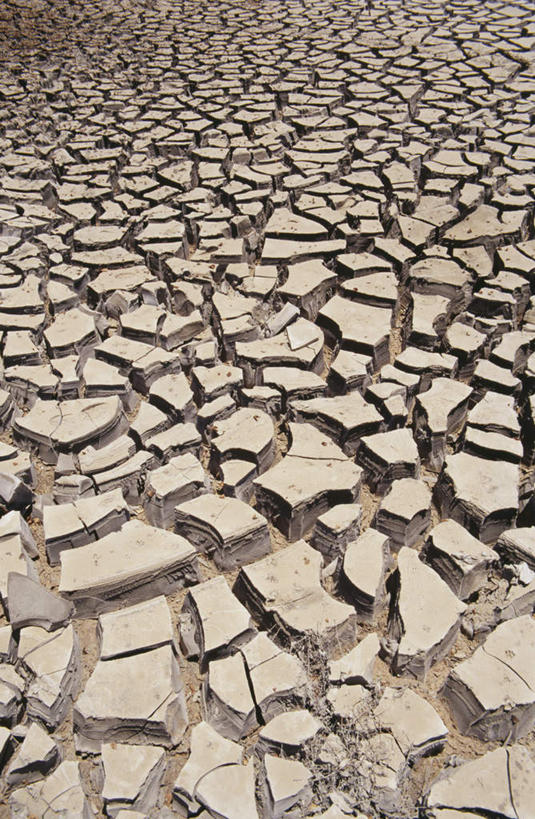 无人,竖图,俯视,室外,白天,阴影,破碎,缝隙,裂缝,裂痕,光线,影子,土壤,自然灾害,阳光,碎裂,干旱,破裂,贫瘠,分裂,彩图,高角度拍摄