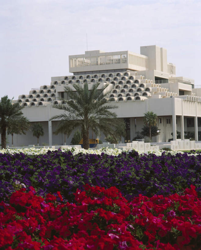 无人,邮局,竖图,室外,白天,正面,度假,美景,植物,城市风光,城市,棕榈树,叶子,卡塔尔,亚洲,许多,盛开,景观,绿叶,娱乐,花,花瓣,花朵,花卉,鲜花,树,树木,红色,绿色,黑色,天空,自然,天,花蕊,享受,休闲,嫩叶,景色,放松,生长,成长,西亚,棕榈叶,卡塔尔国,叶,叶片,彩图,邮电局,邮政局