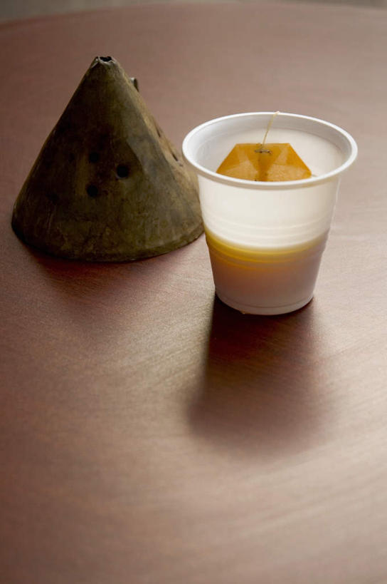 无人,竖图,俯视,室内,白天,幸福,茶,桌面,桌子,杯子,餐具,阴影,分离,光线,木制,滤器,影子,茶叶,过滤,娱乐,茶包,木制品,纸制品,享受,休闲,温馨,放松,乐趣,纸杯,提神,舒适,净化,一次性杯子,醒脑,进餐用具,烹调用具,彩图,高角度拍摄