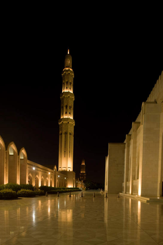 无人,教堂,竖图,室外,夜晚,正面,旅游,度假,标志建筑,道路,地标,建筑,路,汽车,阿联酋,亚洲,阴影,节日,光线,影子,建筑群,小路,灯光,交通,文化,娱乐,建设,车,交通工具,轿车,祈祷,享受,休闲,健康,放松,许愿,宗教,信仰,纪念,祈求,载具,西亚,信念,阿拉伯联合酋长国,迪拜,迪拜塔,哈利法塔,比斯迪拜塔,杜拜,迪拜大厦,平安,彩图,大教堂,礼拜堂