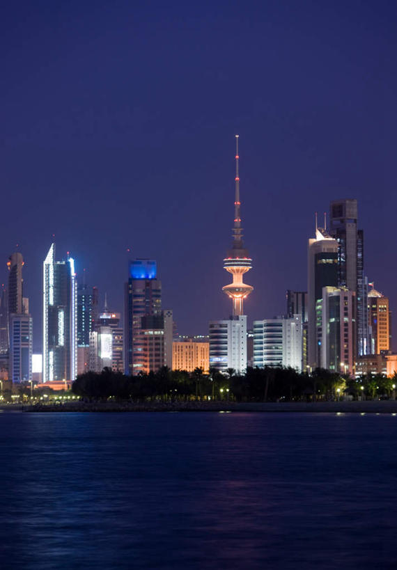 无人,高楼大厦,竖图,彩色,室外,白天,正面,度假,海浪,海洋,美景,植物,城市风光,标志建筑,城市,大厦,地标,建筑,摩天大楼,霓虹灯,科威特,亚洲,波纹,繁华,景观,浪花,灯光,七彩,首都,娱乐,光源,建设,霓虹,灯,树,树木,蓝色,绿色,蓝天,水纹,天空,自然,海水,波浪,天,享受,休闲,景色,放松,生长,晴朗,成长,照明设备,西亚,海景,万里无云,氖灯,繁荣,发达,科威特国,科威特城,科威特水塔,大海,风浪,海,海水的波动,近岸浪,涌浪,晴空,晴空万里,彩图,大楼,高层建筑,高楼,摩天楼