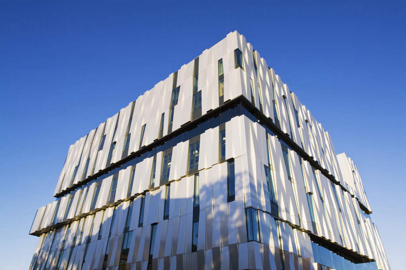 无人,家,横图,室外,白天,仰视,度假,美景,城市风光,城市,瑞典,欧洲,阴影,光线,影子,房屋,屋子,景观,娱乐,楼房,住宅,蓝色,蓝天,天空,阳光,天,享受,休闲,景色,放松,晴朗,斯堪的纳维亚,北欧,斯堪的纳维亚半岛,万里无云,瑞典王国,乌普萨拉省,晴空,晴空万里,彩图,低角度拍摄,房子