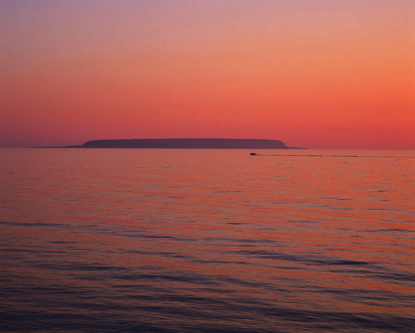 无人,横图,室外,白天,正面,海浪,海洋,美景,日落,山,山脉,瑞典,欧洲,波纹,平静,景观,浪花,山峰,晚霞,霞光,落日,山峦,水纹,自然,海水,黄昏,波浪,群山,景色,彩霞,安静,宁静,一望无际,斯堪的纳维亚,静谧,自然风光,北欧,斯堪的纳维亚半岛,海景,沉静,恬静,安祥,僻静,清静,太平,哥得兰岛,瑞典王国,无边无际,一马平川,夕照,大海,风浪,海,海水的波动,近岸浪,涌浪,夕阳,彩图,斜阳