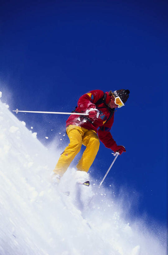 西方人,一个人,竖图,室外,白天,正面,锻炼,旅游,度假,运动,美景,山,雪,雪山,大雪,欧洲,欧洲人,仅一个男性,仅一个人,阴影,光线,影子,冰,积雪,景观,山峰,雪景,冬季,冬天,山峦,娱乐,仅一个年轻男性,阳光,自然,享受,休闲,景色,放松,寒冷,雪橇,冰冷,自然风光,滑行,严寒,冰凉,酷寒,凛冽,凛凛,极冷,体育,男人,男性,年轻男性,白种人,彩图,全身,健身