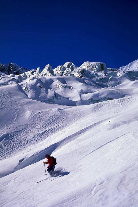 西方人,一个人,竖图,俯视,室外,白天,锻炼,旅游,度假,运动,美景,山,雪,雪山,大雪,欧洲,欧洲人,仅一个男性,仅一个人,阴影,光线,影子,冰,积雪,景观,山峰,雪景,冬季,冬天,山峦,娱乐,仅一个年轻男性,阳光,自然,享受,休闲,景色,放松,寒冷,雪橇,连绵,冰冷,绵延,自然风光,滑行,严寒,冰凉,酷寒,凛冽,凛凛,极冷,联贯,体育,男人,男性,年轻男性,白种人,彩图,高角度拍摄,全身,健身