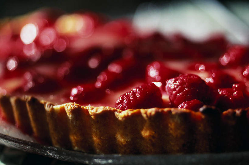 点心,无人,横图,室内,白天,正面,下午茶,浆果,阴影,朦胧,模糊,光线,影子,桑葚,美味,食品,食物,糕点,红色,阳光,覆盆子,甘旨,厚味,鲜味,彩图,蛋糕