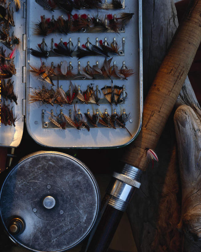 无人,竖图,俯视,室外,特写,白天,旅游,度假,钓鱼竿,金属制品,阴影,光线,金属,木制,浮木,影子,娱乐,阳光,木制品,享受,休闲,放松,渔具,放置,搁置,安排,鱼饵,钓竿,鱼竿,彩图,高角度拍摄,钓鱼