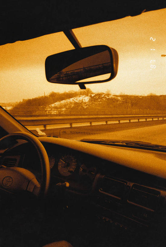 无人,竖图,室内,白天,正面,旅游,度假,镜子,汽车,一辆,阴影,光线,影子,晚霞,霞光,娱乐,车,黄色,天空,阳光,黄昏,方向盘,交通工具,轿车,天,享受,休闲,彩霞,放松,停放,镜像,镜面,载具,夕照,夕阳,彩图,斜阳