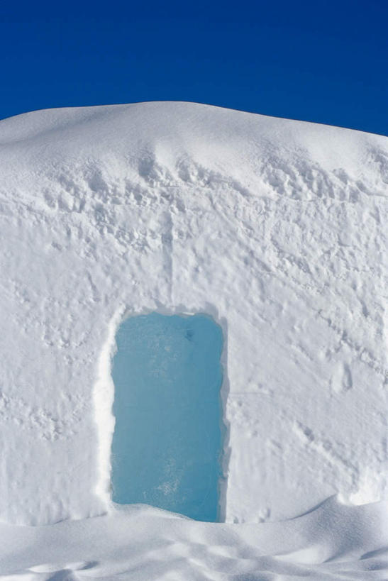 无人,竖图,室外,白天,正面,旅游,度假,美景,门,瑞典,欧洲,一座,房屋,屋子,景观,文化,娱乐,蓝色,蓝天,天空,自然,门框,天,享受,休闲,景色,放松,晴朗,斯堪的纳维亚,自然风光,北欧,斯堪的纳维亚半岛,万里无云,雪屋,瑞典王国,北博滕,北博滕省,晴空,晴空万里,彩图,房子,小屋