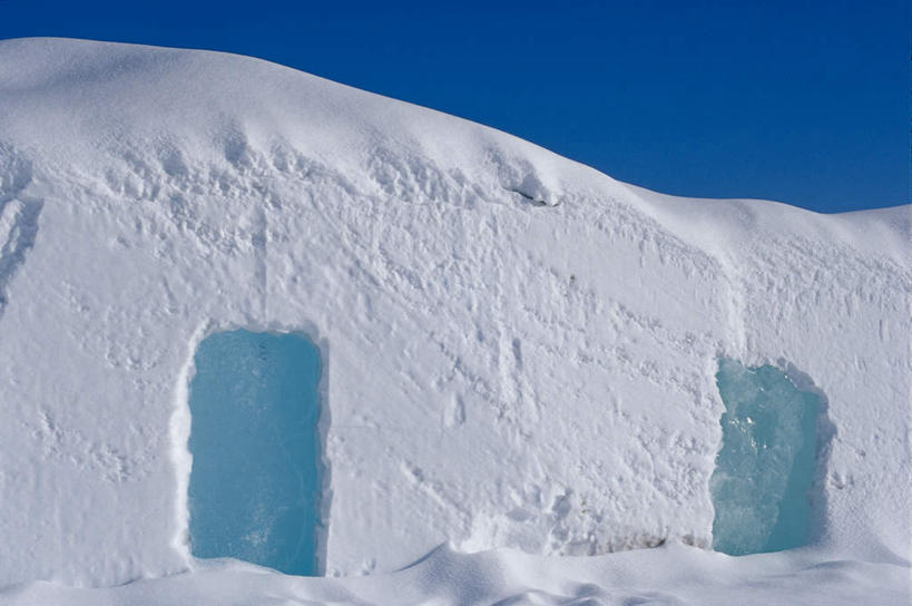 无人,横图,室外,白天,正面,旅游,度假,美景,门,瑞典,欧洲,一排,一座,整齐,并列,并排,房屋,屋子,景观,文化,娱乐,排列,两个,蓝色,蓝天,天空,自然,门框,天,享受,休闲,景色,放松,晴朗,斯堪的纳维亚,队列,自然风光,北欧,斯堪的纳维亚半岛,平行,万里无云,雪屋,瑞典王国,北博滕,北博滕省,晴空,晴空万里,彩图,房子,小屋