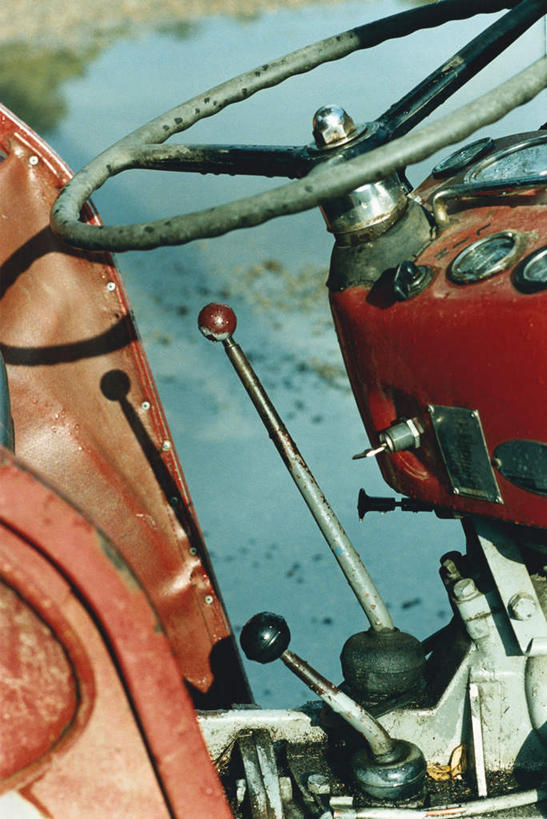 无人,农场,竖图,俯视,室外,特写,白天,旅游,度假,畜牧业,农业,牧场,美景,汽车,阴影,光线,影子,景观,娱乐,车,阳光,自然,交通工具,享受,休闲,机械,景色,放松,自然风光,载具,拖拉机,畜牧,牧业,交通运输,农用机械,彩图,高角度拍摄