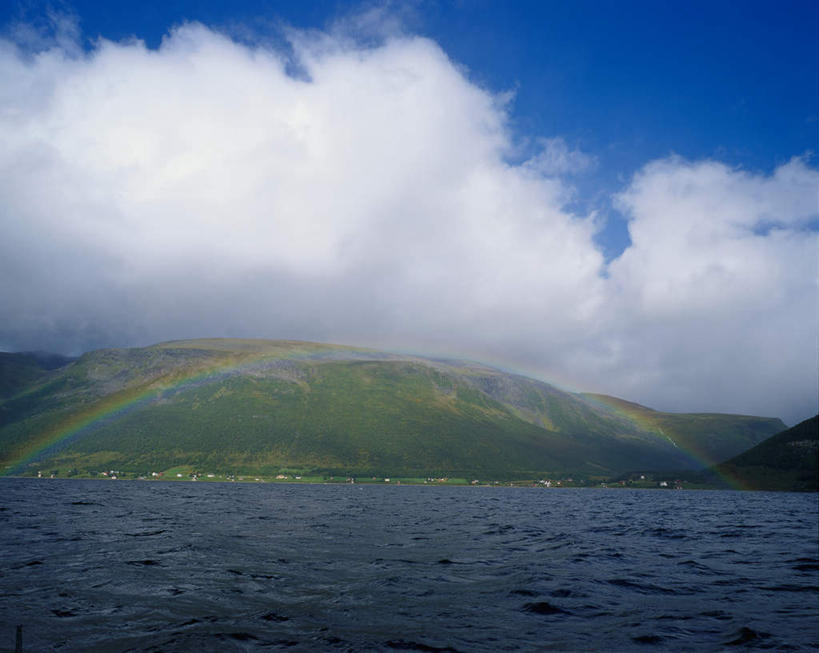 无人,横图,彩色,室外,白天,正面,旅游,度假,彩虹,草地,草坪,河流,石头,美景,山,山脉,水,植物,挪威,欧洲,阴影,波纹,光线,石子,影子,河水,景观,山峰,水流,云,云朵,山峦,云彩,娱乐,草,蓝色,绿色,白云,倒影,蓝天,水纹,天空,阳光,自然,波浪,群山,天,享受,休闲,景色,放松,晴朗,五颜六色,色彩斑斓,倒映,斯堪的纳维亚,自然风光,北欧,斯堪的纳维亚半岛,五彩缤纷,五彩斑斓,一道,挪威王国,反照,五光十色,石块,岩石,虹,虹桥,七彩虹,晴空,天虹,彩图