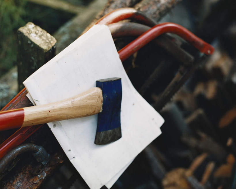 无人,横图,俯视,室外,白天,一堆,阴影,堆叠,堆积,锐利,光线,工具,木材,图纸,影子,设计图,木柴,阳光,木料,堆,锋利,斧头,工程图,草图,蓝图,斧子,伤害,危险,设计,彩图,高角度拍摄