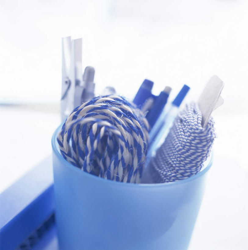 无人,竖图,室内,特写,白天,正面,阴影,朦胧,模糊,光线,测量,笔,影子,刻度,塑料,办公用品,圆珠笔,文具,尺,容器,绳子,塑料制品,学习用品,直尺,储藏,测量工具,文具用品,尺子,衡量,绘图,储存,比例,测绘,量具,量仪,塑料尺,标度,彩图,贮存