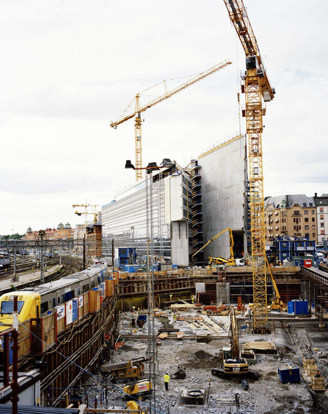 无人,家,竖图,俯视,室外,白天,度假,技术,美景,城市风光,城市,建筑,瑞典,欧洲,房屋,屋子,景观,娱乐,设备,楼房,住宅,吊车,施工,蓝色,蓝天,天空,交通工具,天,享受,休闲,机械,起重机,景色,放松,晴朗,工程,斯堪的纳维亚,载具,北欧,斯堪的纳维亚半岛,修建,万里无云,工作车,施工车,汽车吊,瑞典王国,构筑,营建,晴空,晴空万里,彩图,高角度拍摄,房子