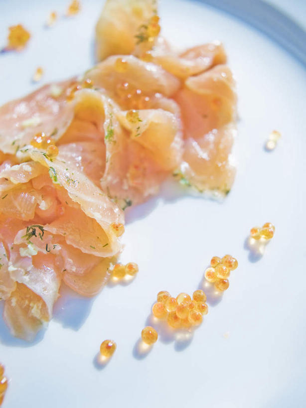 无人,竖图,俯视,室内,白天,厨房,餐具,阴影,光线,碟子,盘,影子,灯光,鱼卵,美味,食品,鱼籽,食物,盘子,碟,摄影,影棚,甘旨,厚味,鲜味,彩图,高角度拍摄,影棚拍摄,拍摄,灶间