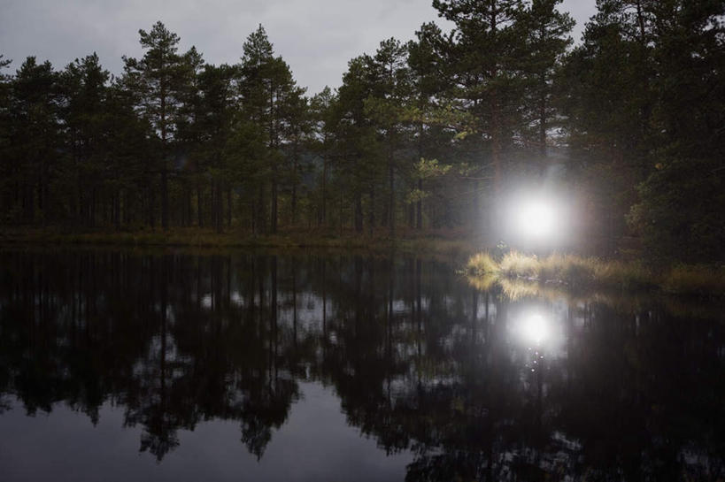 无人,横图,室外,白天,正面,旅游,度假,湖,湖泊,美景,森林,树林,水,植物,瑞典,欧洲,阴影,波纹,光线,影子,湖面,景观,水流,水面,涟漪,娱乐,树,树木,绿色,倒影,水纹,阳光,自然,波浪,湖水,享受,休闲,景色,放松,生长,成长,倒映,斯堪的纳维亚,自然风光,北欧,斯堪的纳维亚半岛,水晕,瑞典王国,反照,西曼兰省,彩图