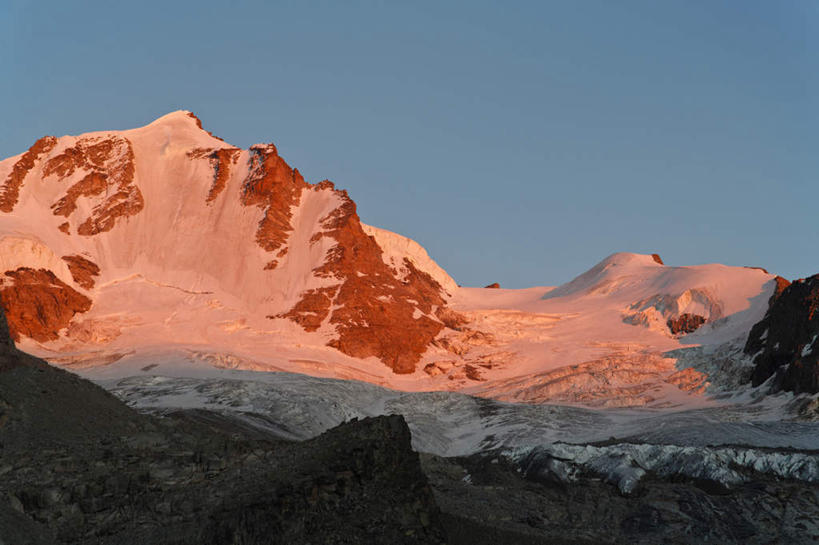 无人,横图,俯视,室外,白天,旅游,度假,美景,日落,山,山脉,树林,植物,意大利,欧洲,景观,山峰,晚霞,霞光,落日,山峦,娱乐,树,树木,蓝色,绿色,蓝天,天空,自然,黄昏,群山,天,享受,休闲,景色,彩霞,放松,生长,晴朗,成长,连绵,绵延,南欧,自然风光,万里无云,意大利共和国,首府,联贯,夕照,奥斯塔,瓦莱达奥斯塔,瓦莱达奥斯塔大区,晴空,晴空万里,夕阳,彩图,高角度拍摄,斜阳