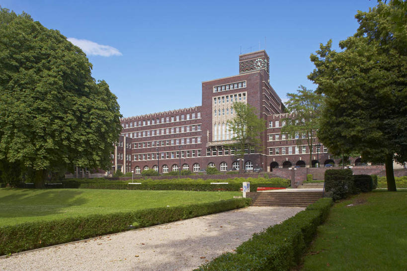 无人,高楼大厦,横图,室外,白天,仰视,旅游,度假,草地,草坪,植物,标志建筑,大厦,道路,地标,建筑,路,摩天大楼,德国,欧洲,阴影,光线,影子,云,云朵,小路,交通,云彩,娱乐,建设,草,树,树木,蓝色,绿色,白云,蓝天,天空,阳光,自然,楼宇,天,享受,休闲,旅游胜地,放松,生长,晴朗,成长,西欧,德意志联邦共和国,北威州,北莱茵.威斯特法伦州,鲁尔,鲁尔工业区,鲁尔区,奥伯豪森,晴空,彩图,低角度拍摄,大楼,高层建筑,高楼,摩天楼