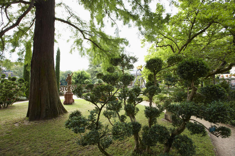 无人,横图,室外,白天,正面,旅游,度假,草地,草坪,美景,植物,雕塑,德国,欧洲,阴影,艺术,装饰,光线,雕刻,雕像,影子,景观,娱乐,草,树,树木,蓝色,绿色,蓝天,天空,阳光,自然,工艺品,天,享受,休闲,景色,放松,生长,晴朗,成长,纪念,美术,西欧,自然风光,主题,陈列,万里无云,德意志联邦共和国,功能,美学,巴登.符腾堡,巴登.符腾堡州,巴符州,巴登巴登,晴空,晴空万里,彩图