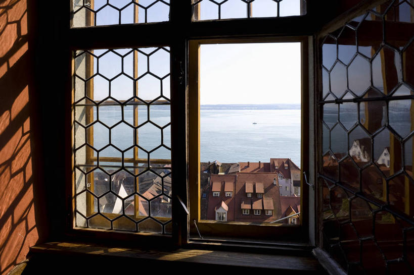 无人,家,横图,室内,白天,正面,旅游,度假,湖,湖泊,美景,水,窗户,欧洲,阴影,光线,影子,城堡,房屋,屋顶,屋子,湖面,景观,水流,水面,娱乐,楼房,玻璃窗,住宅,红色,倒影,阳光,自然,湖水,打开,享受,休闲,景色,放松,淡水湖,倒映,开启,自然风光,反照,博登湖,康斯坦茨湖,彩图,房子